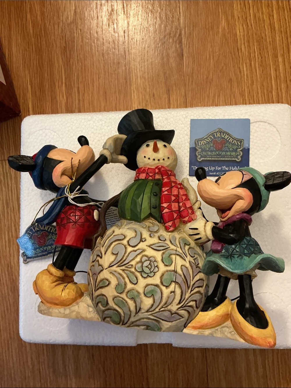 Jim Shore Disney Traditions Dressing Up Holidays Mickey & Minnie in original box